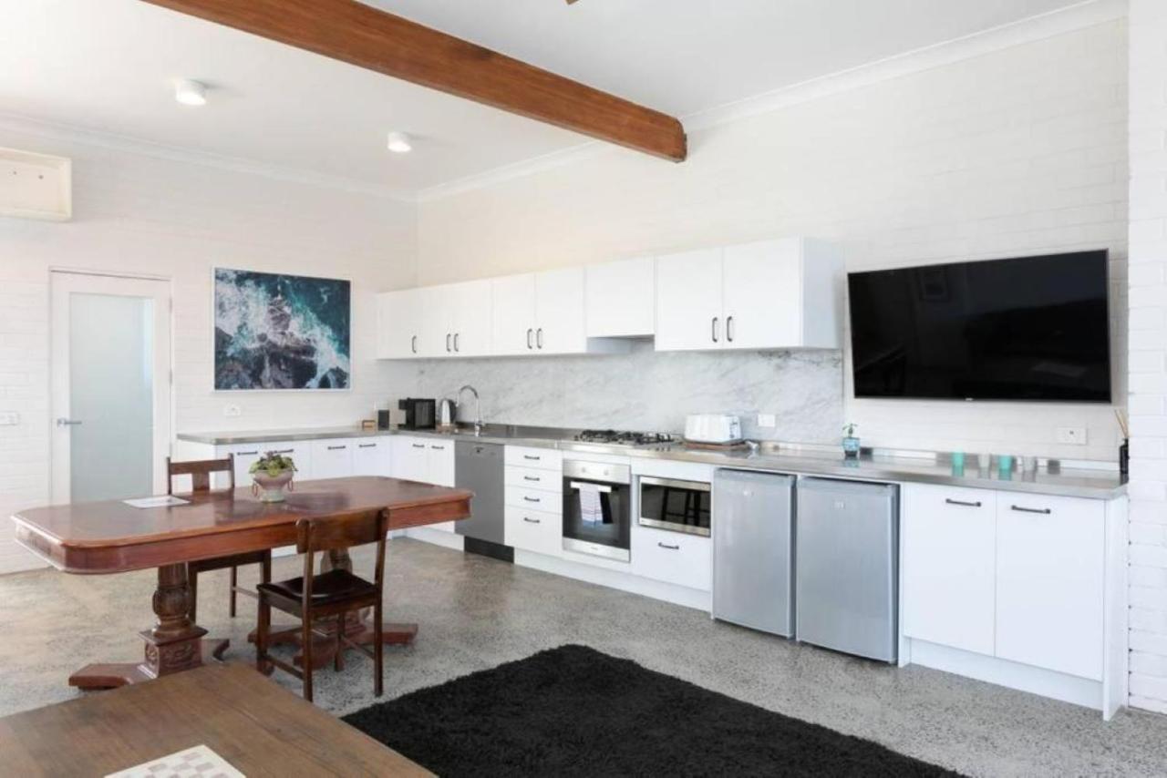 Upscale Cliffside Studio With Ocean Views North Bondi Сидни Екстериор снимка