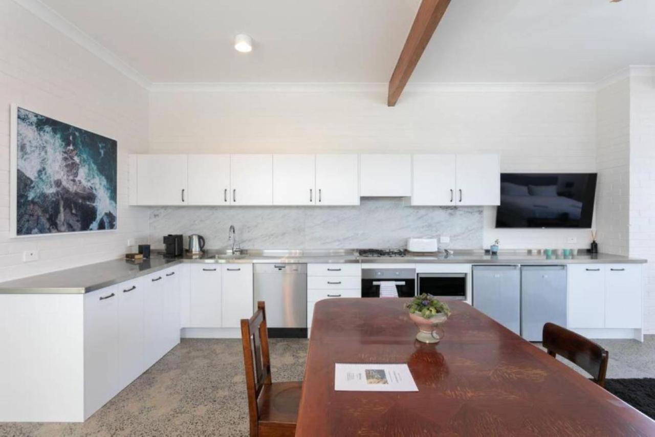 Upscale Cliffside Studio With Ocean Views North Bondi Сидни Екстериор снимка