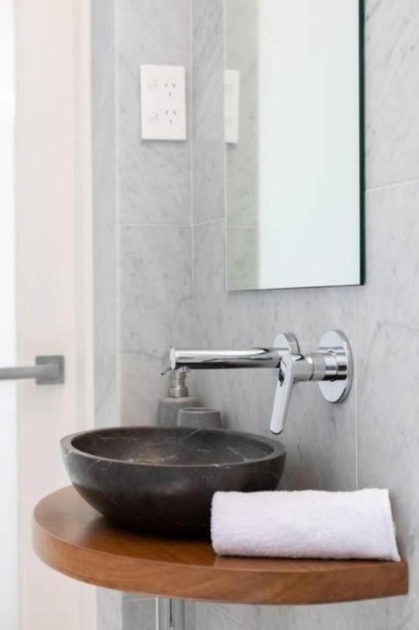 Upscale Cliffside Studio With Ocean Views North Bondi Сидни Екстериор снимка
