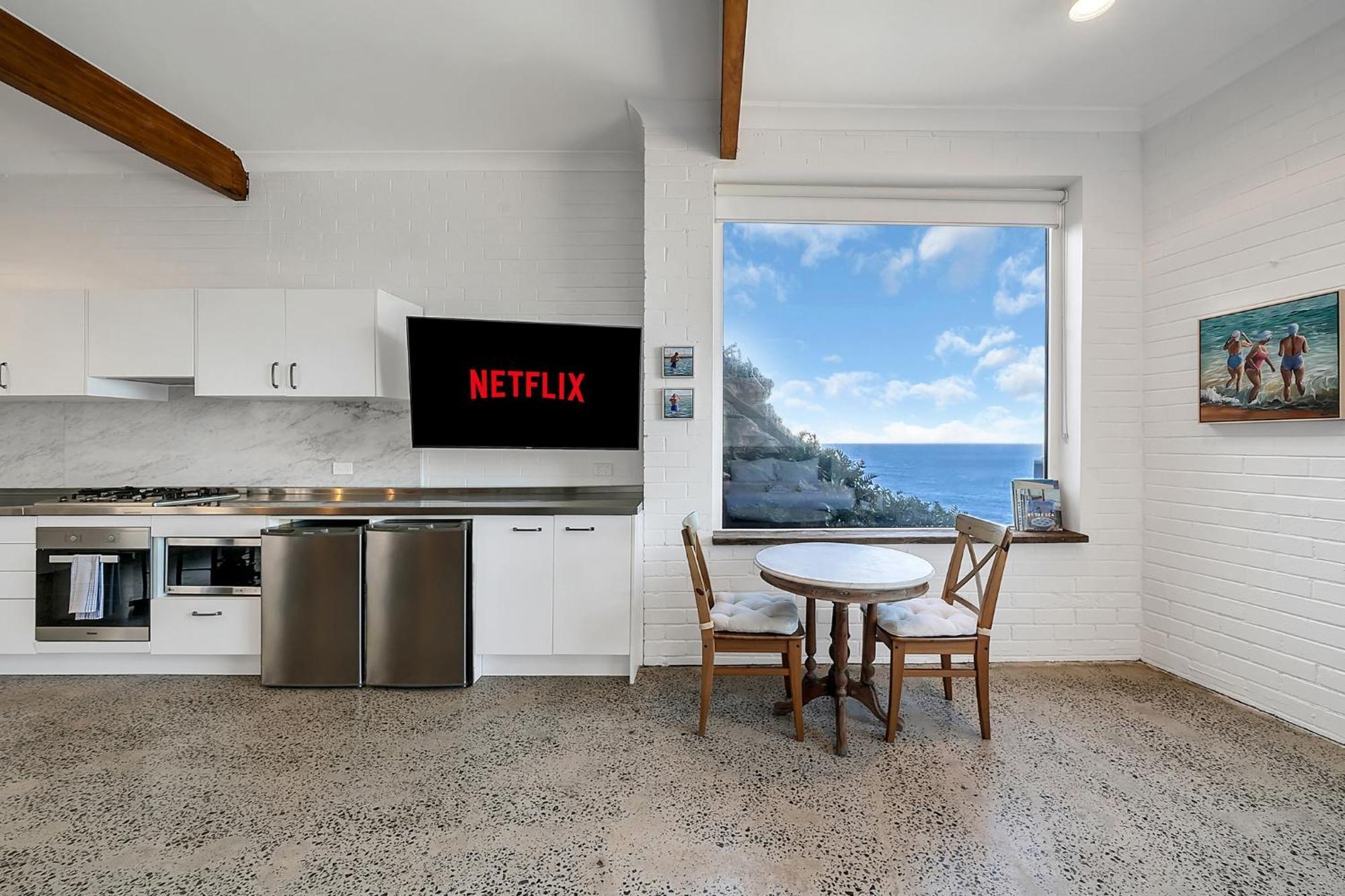 Upscale Cliffside Studio With Ocean Views North Bondi Сидни Екстериор снимка