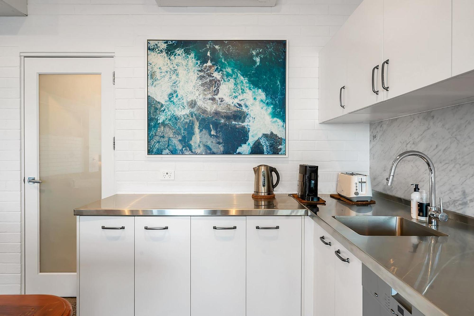 Upscale Cliffside Studio With Ocean Views North Bondi Сидни Екстериор снимка