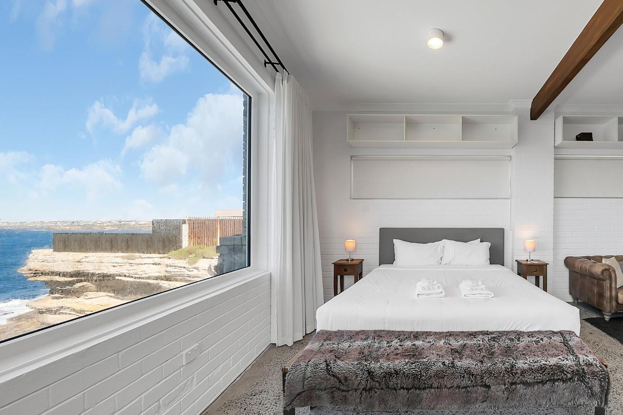 Upscale Cliffside Studio With Ocean Views North Bondi Сидни Екстериор снимка