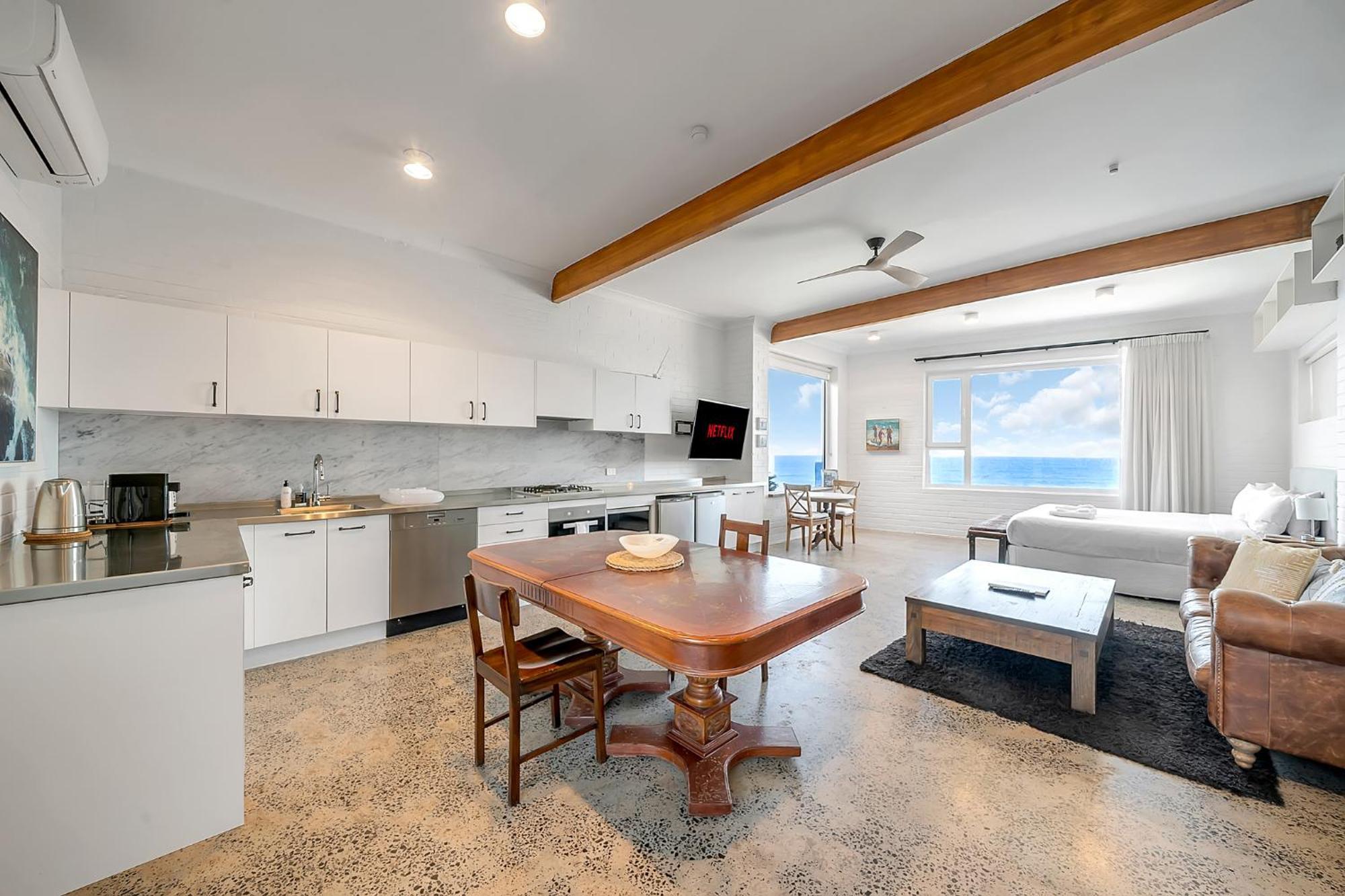 Upscale Cliffside Studio With Ocean Views North Bondi Сидни Екстериор снимка